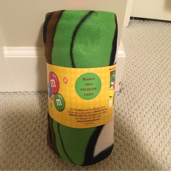 Brand new M&M World fleece blanket - Picture 2 of 2